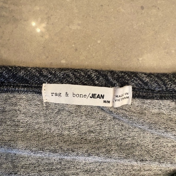 Rag and bone top size medium like new condition. Worn twice - Picture 2 of 3